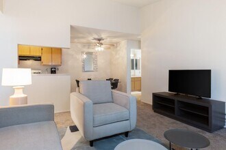 Monte Vista Apartments in Morgan Hill, CA - Foto de edificio - Building Photo