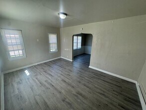 1727 NE 19th St in Oklahoma City, OK - Building Photo - Building Photo