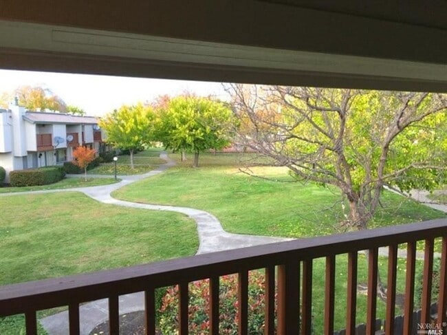 1006 Eleanor Ave in Rohnert Park, CA - Building Photo - Building Photo