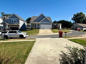 200 Ridge Pointe in Johnson City, TN - Building Photo - Building Photo