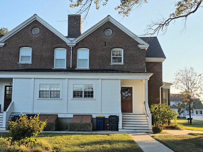 1306 Officers Row in Delaware City, DE - Building Photo - Building Photo