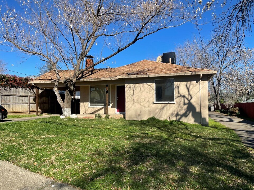 630 Locust St in Redding, CA - Building Photo