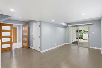 2010 Santa Cruz Ave in Menlo Park, CA - Building Photo - Building Photo