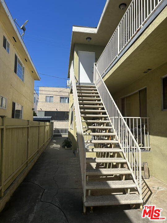 1441 S Hayworth Ave in Los Angeles, CA - Building Photo - Building Photo