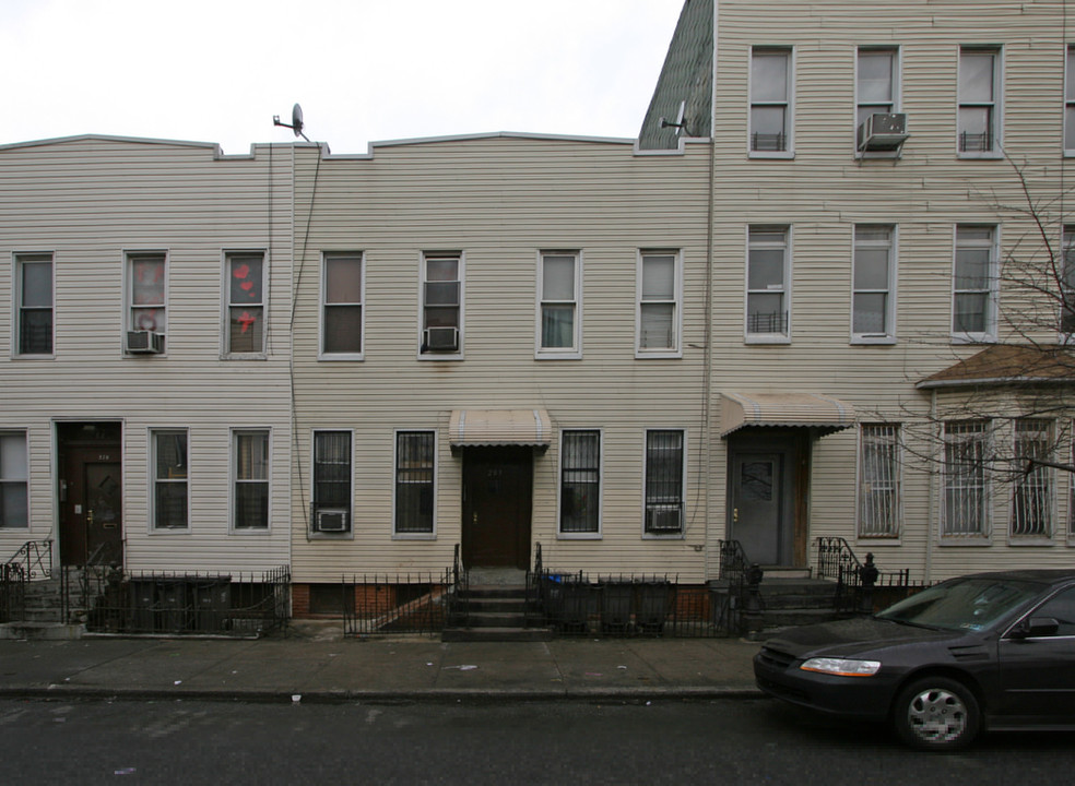 283 Troutman St in Brooklyn, NY - Foto de edificio