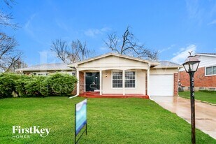 2718 Westminster Dr in Florissant, MO - Building Photo