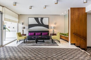 1 Claridge Dr in Verona, NJ - Building Photo