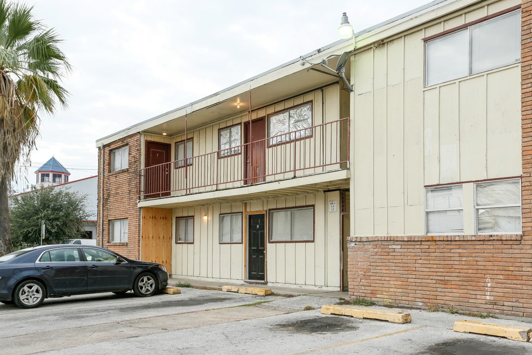 Cobblestone Apartments in Houston, TX - Building Photo