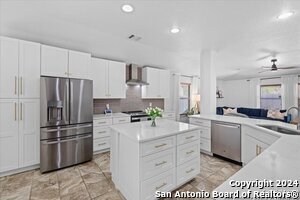5930 Southern Knoll in San Antonio, TX - Building Photo - Building Photo
