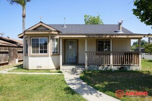 430 Goodman St in Bakersfield, CA - Building Photo