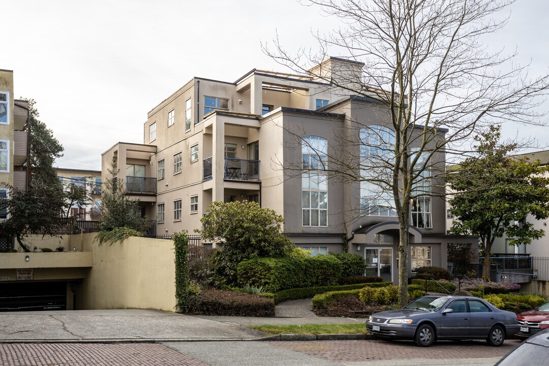 Skyview in Vancouver, BC - Building Photo