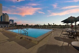 101 S Gulfstream Ave in Sarasota, FL - Building Photo - Building Photo