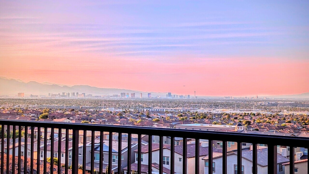 1038 Delbrook Ave in Henderson, NV - Building Photo