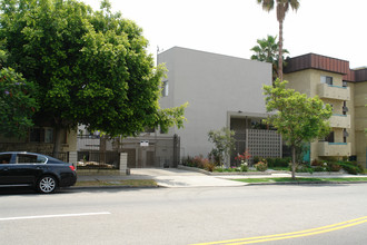 410 S Commonwealth Ave in Los Angeles, CA - Building Photo - Building Photo