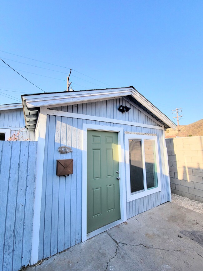 41 W Vince St in Ventura, CA - Foto de edificio - Building Photo