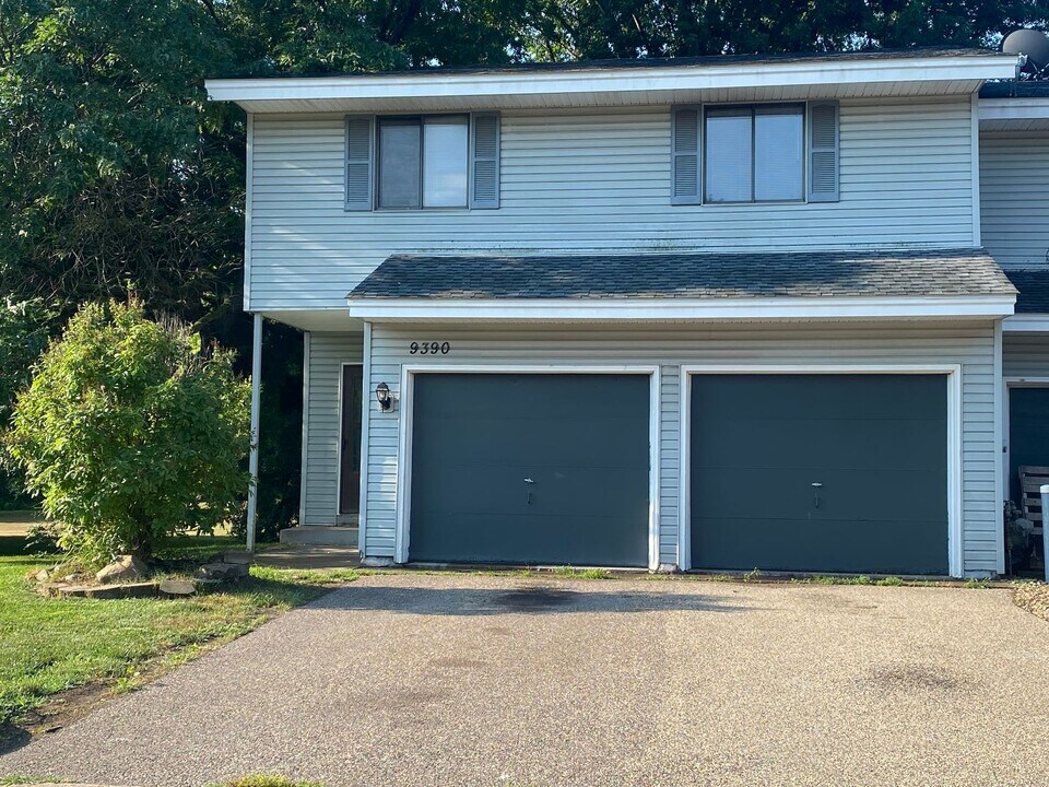 9370-9372 176th St W in Lakeville, MN - Building Photo