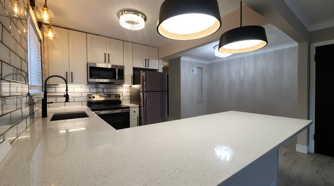 7752 Kingsbury Blvd, Unit 2