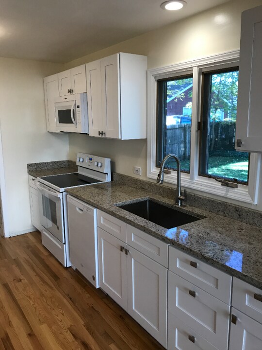 2502 Green Bay Rd in Highland Park, IL - Building Photo