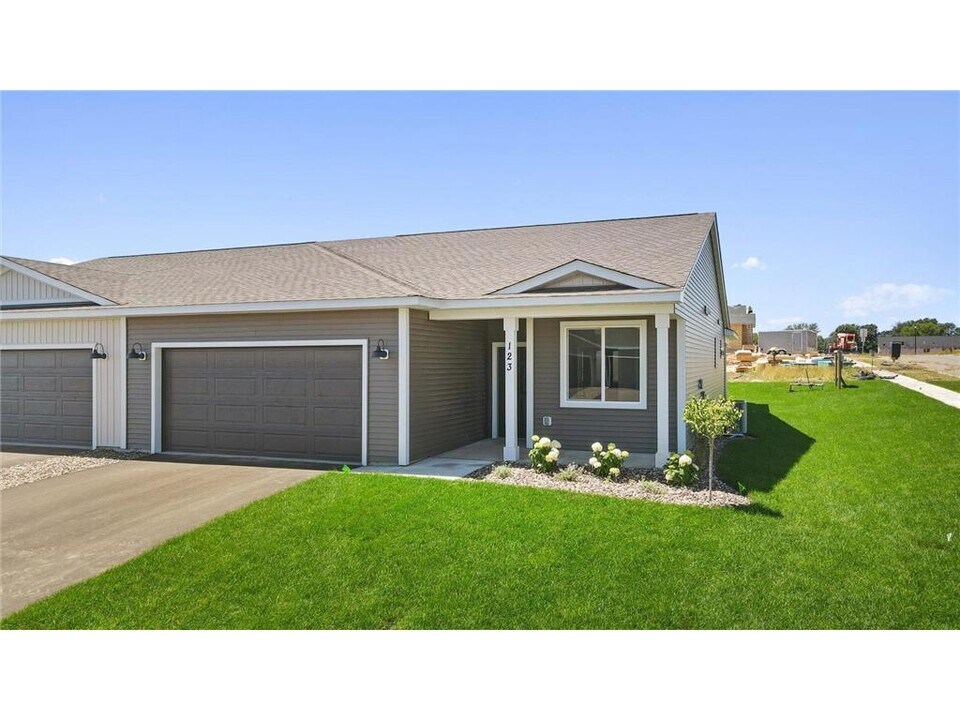 123 Gambel St in River Falls, WI - Building Photo