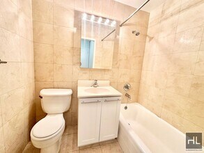 Fourth Avenue, Unit 5N in New York, NY - Foto de edificio - Building Photo