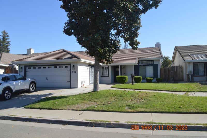 732 Dwight Way in Livingston, CA - Building Photo