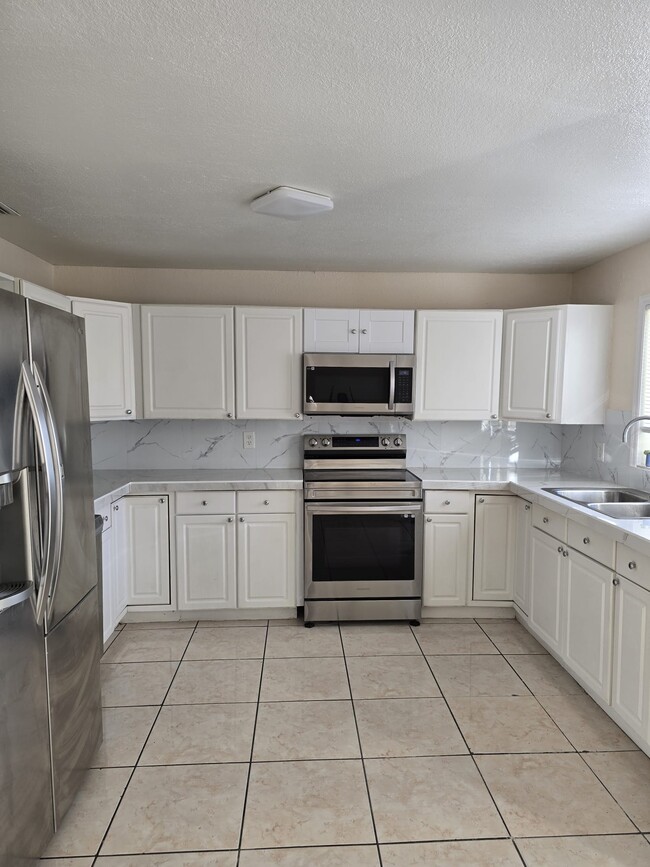 28021 SW 142nd Ct in Homestead, FL - Building Photo - Building Photo