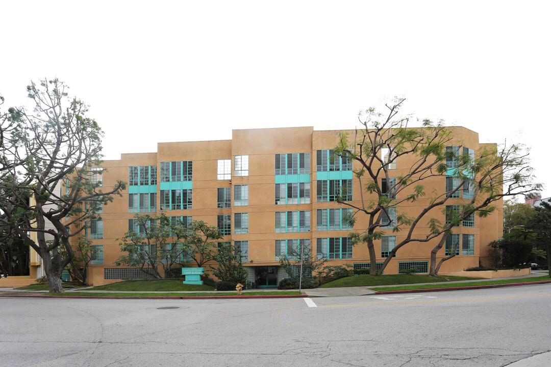 Kelton Apartments in Los Angeles, CA - Building Photo