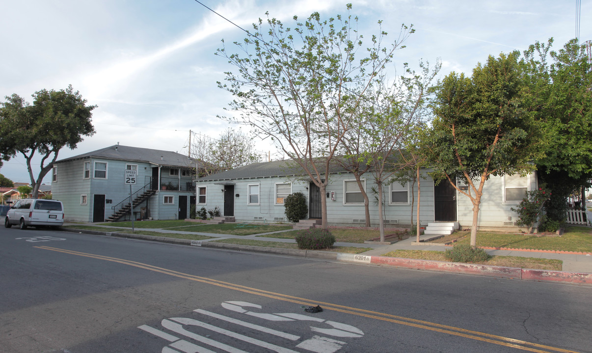 6201-6209A King Ave in Bell, CA - Building Photo