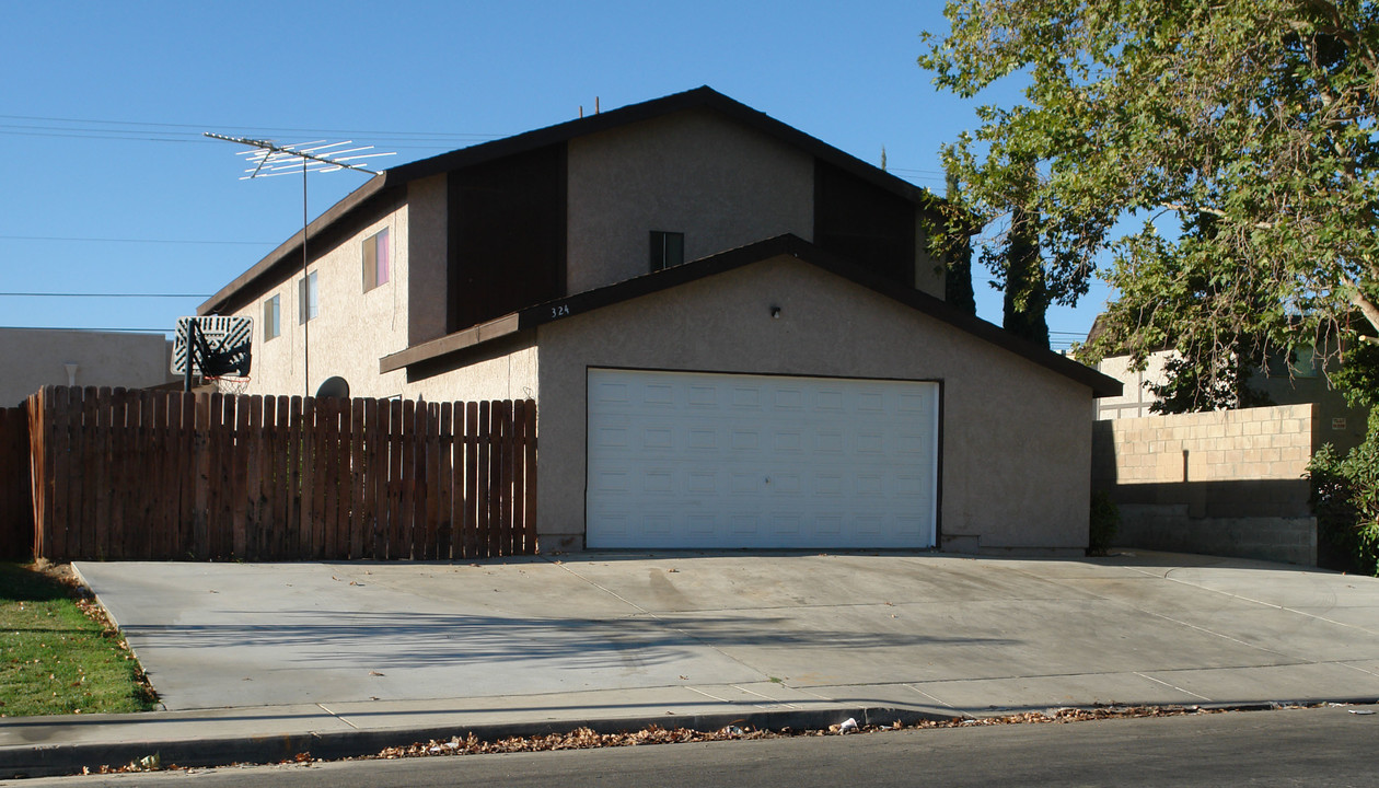 324 E Avenue Q7 in Palmdale, CA - Building Photo