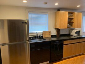 30 Broadway, Unit A in Newport, RI - Building Photo