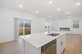 10724 Henslowe Ave S in Cottage Grove, MN - Building Photo - Building Photo