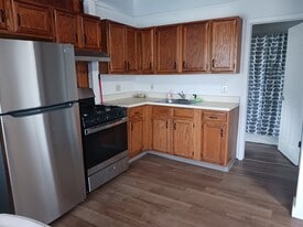 1458 State St, Unit First Floor Front in Schenectady, NY - Building Photo