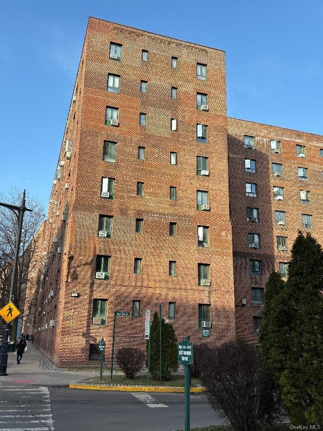 1591 Metropolitan Ave in Bronx, NY - Building Photo - Building Photo