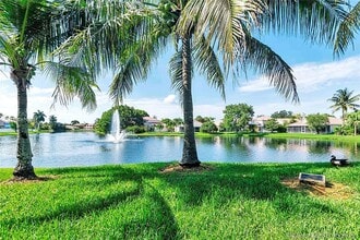 38 Gables Blvd in Weston, FL - Building Photo - Building Photo