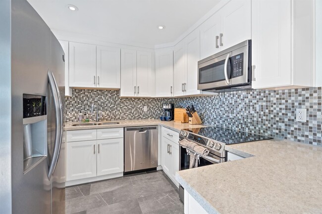 716 NE 17th Rd in Fort Lauderdale, FL - Building Photo - Building Photo