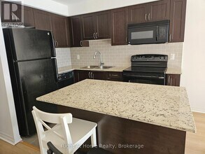 1940 Ironstone Dr in Burlington, ON - Building Photo - Building Photo