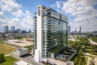 The River Oaks in Houston, TX - Building Photo - Building Photo