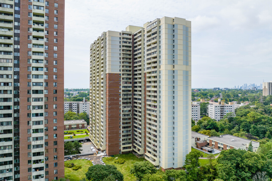 1 Massey Sq in Toronto, ON - Building Photo