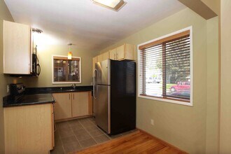 908 S Gaines St in Portland, OR - Building Photo - Building Photo