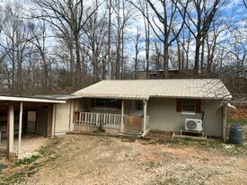 1674 N Double Springs Rd in Fayetteville, AR - Building Photo