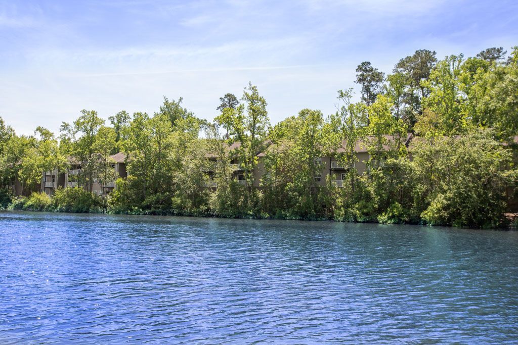 Bay Breeze Apartments in Daphne, AL - Building Photo