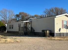 204 E 1st St in Haven, KS - Building Photo