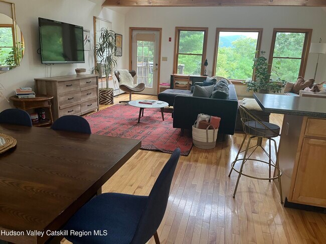 38 Sunset Ridge in Woodstock, NY - Building Photo - Building Photo