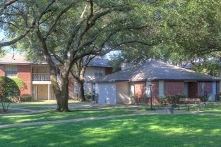 Crestbrook Apartments in Burleson, TX - Foto de edificio - Building Photo