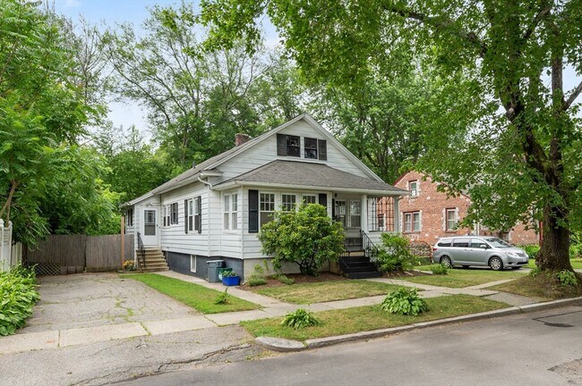 5 Dorset St in Worcester, MA - Foto de edificio - Building Photo