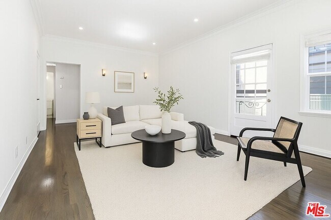 111 N Harper Ave in Los Angeles, CA - Building Photo - Building Photo