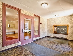 1206 E Fairview St, Unit 103 in Arlington Heights, IL - Building Photo - Building Photo