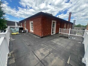 909 W Main St in Charlottesville, VA - Building Photo - Building Photo