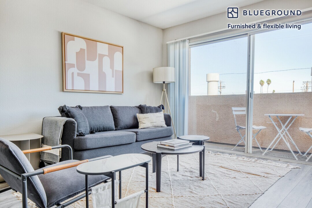12427 W Jefferson Blvd, Unit FL2-ID568 in Los Angeles, CA - Building Photo