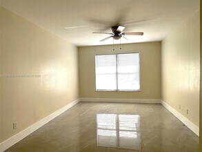 5912 Taylor St in Hollywood, FL - Building Photo - Building Photo